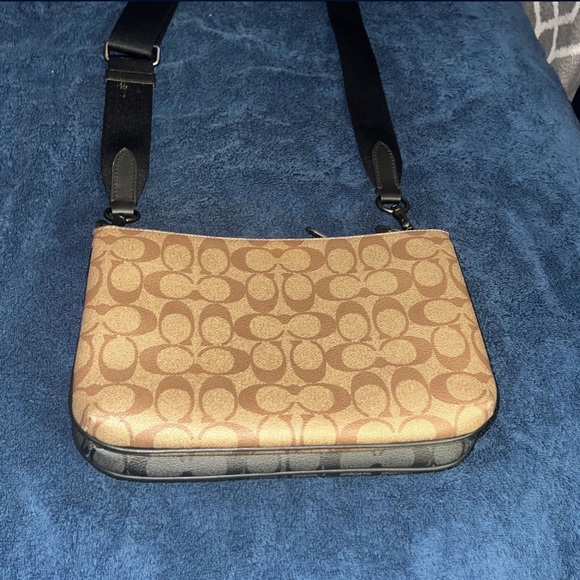 Coach purse - Picture 2 of 3